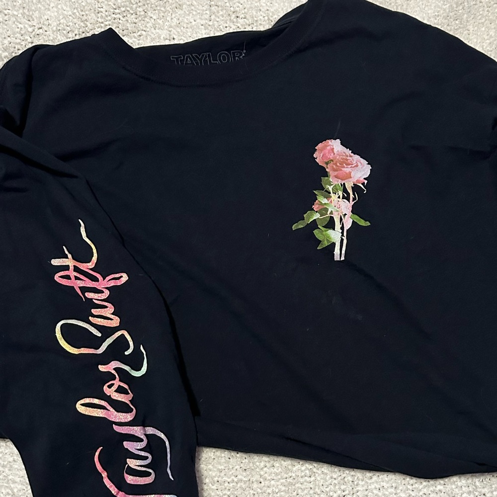 SUPER RARE LOVER CROPPED SLEEVE GLITTER TOP